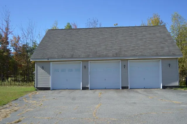 $300,000 | 21 Stonewall Drive, Livermore, ME 04253