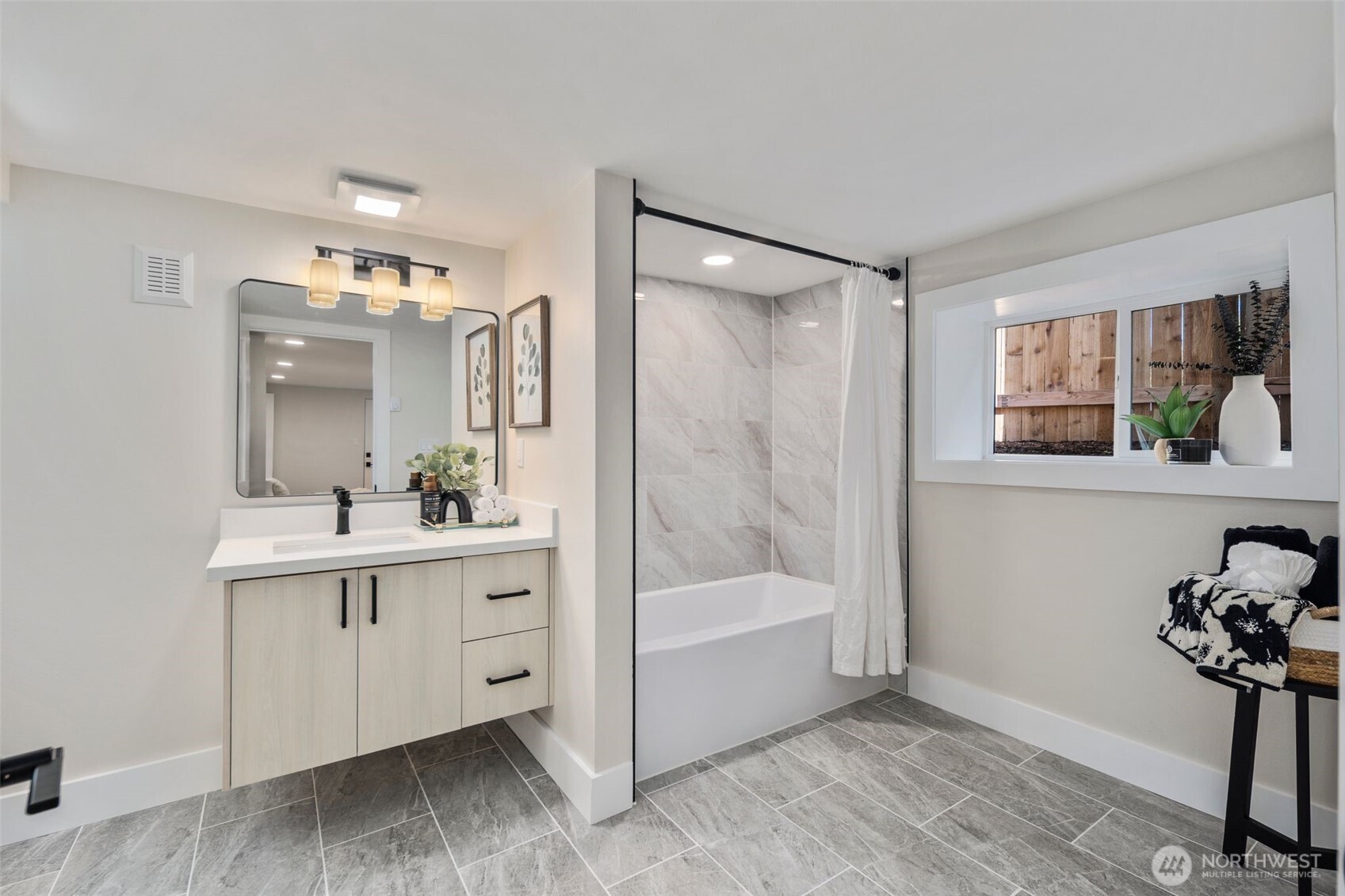 8226 Meridian Avenue North Seattle, WA 98103 - Photo 33 of 40