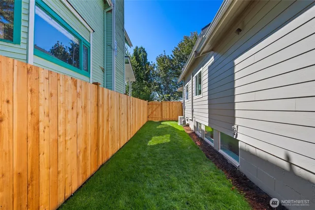 $1,072,550 | 8226 Meridian Avenue North, Seattle, WA 98103