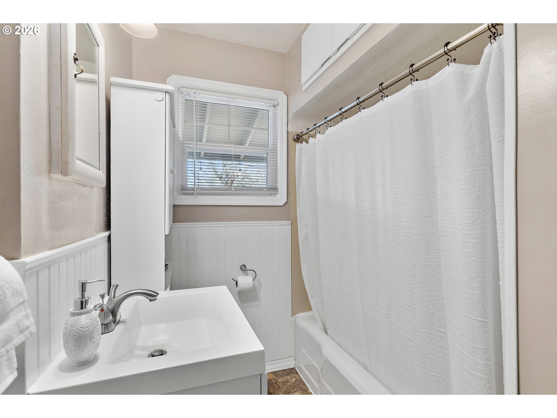 765 Northwest Angeline Avenue Gresham, OR 97030 - Photo 7 of 34