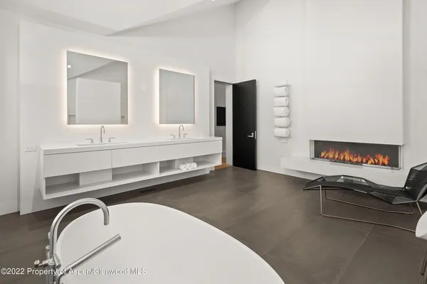 a en suite bathroom with a double vanity sink and a mirror