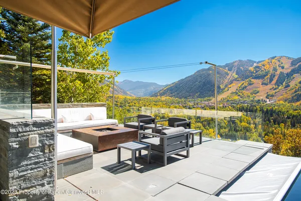 a view of outdoor space yard and patio