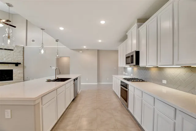 $679,000 | 246 Peninsula Point Drive, Montgomery, TX 77356