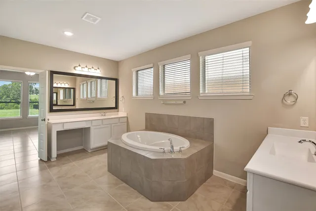 $679,000 | 246 Peninsula Point Drive, Montgomery, TX 77356