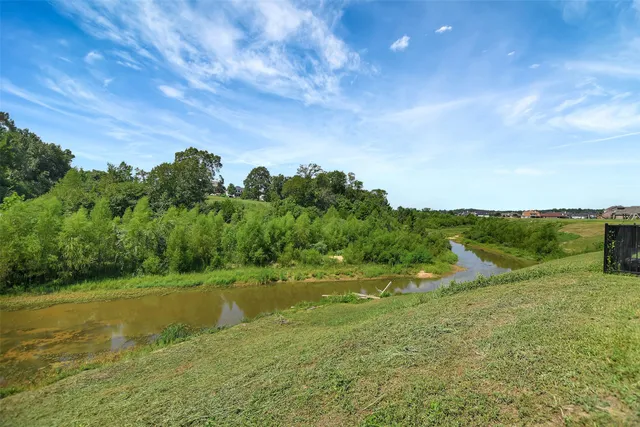 $679,000 | 246 Peninsula Point Drive, Montgomery, TX 77356