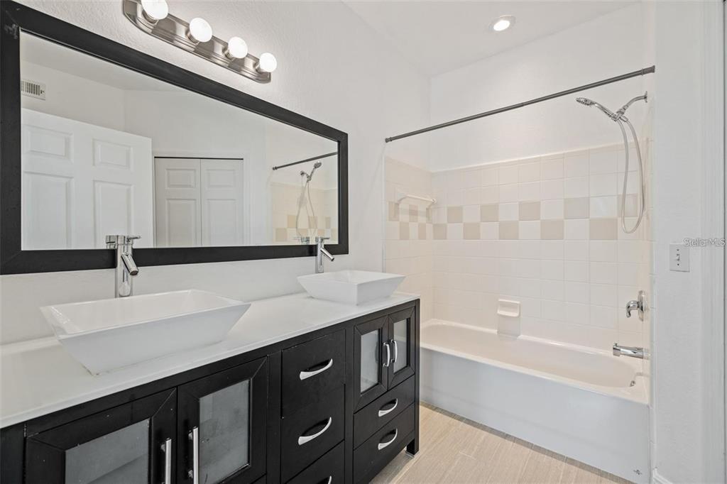 5571 Rosehill Road, Unit 104 Sarasota, FL 34233 - Photo 24 of 34