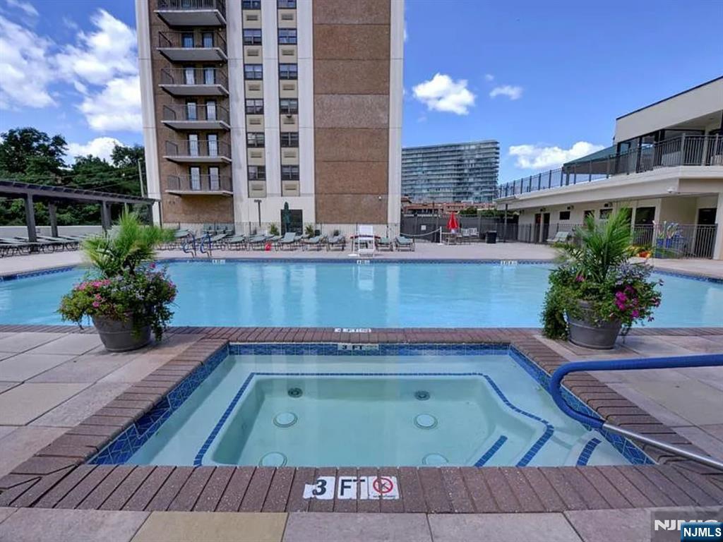 250 Gorge Road, Unit 12L Cliffside Park, NJ 07010 - Photo 4 of 20