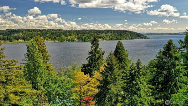 $880,000 | 5035 Northeast 178th Street, Lake Forest Park, WA 98155