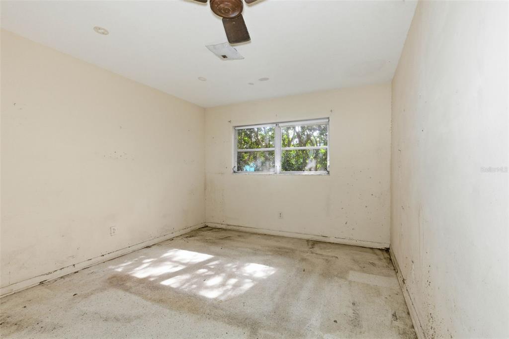 2310 Harrison Drive Dunedin, FL 34698 - Photo 23 of 42 an empty room with a window