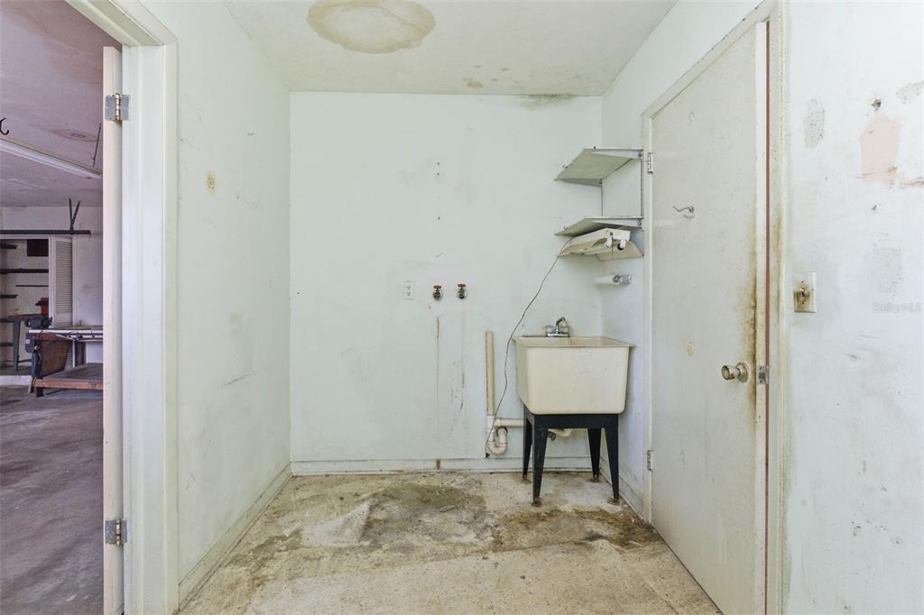 2310 Harrison Drive Dunedin, FL 34698 - Photo 25 of 42 a view of a hallway with a small space