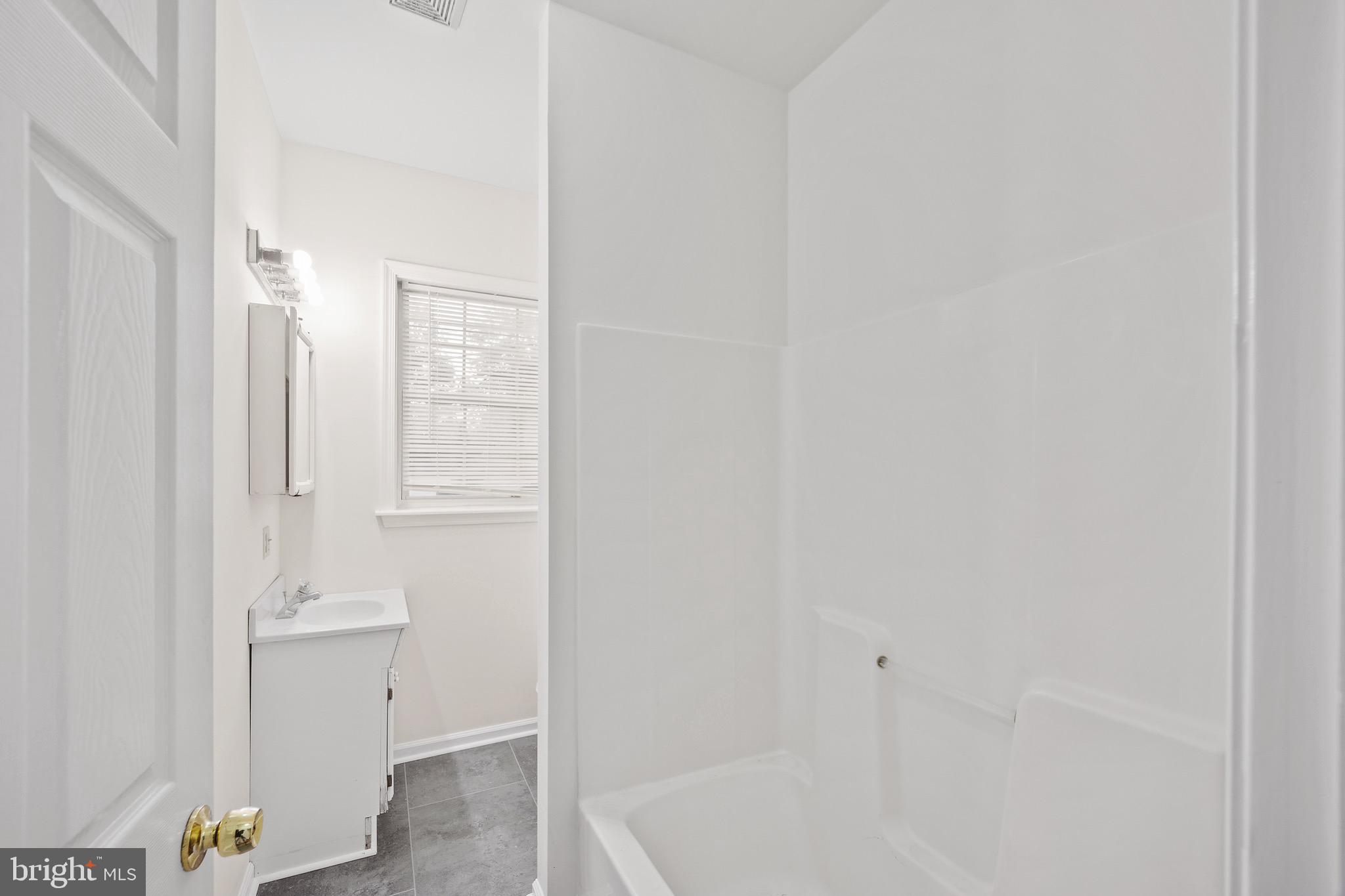 4040 Concord Road Aston, PA 19014 - Photo 16 of 22 a bathroom with a bathtub