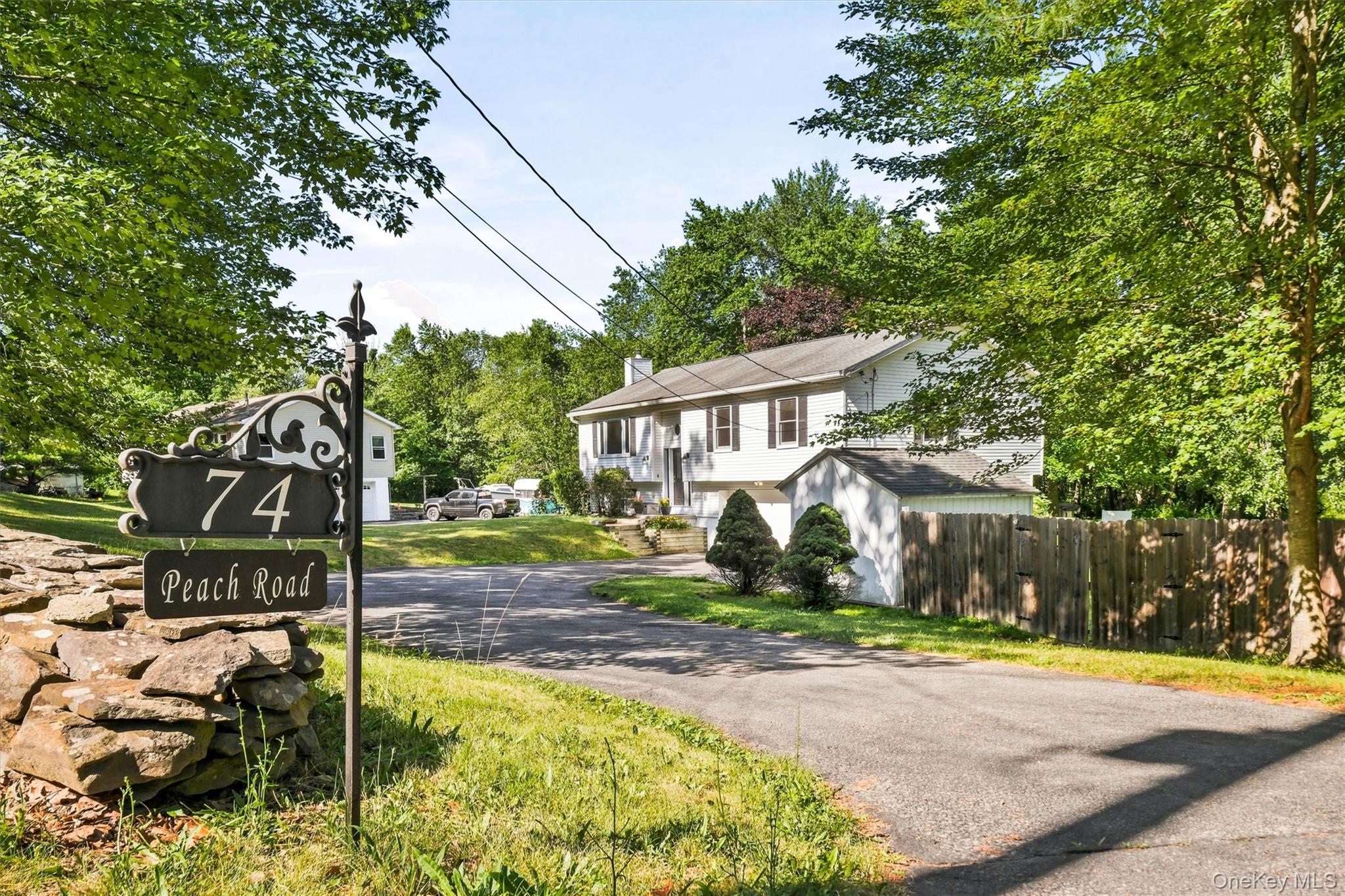 74 Peach Road Poughkeepsie, NY 12601 - Photo 2 of 38