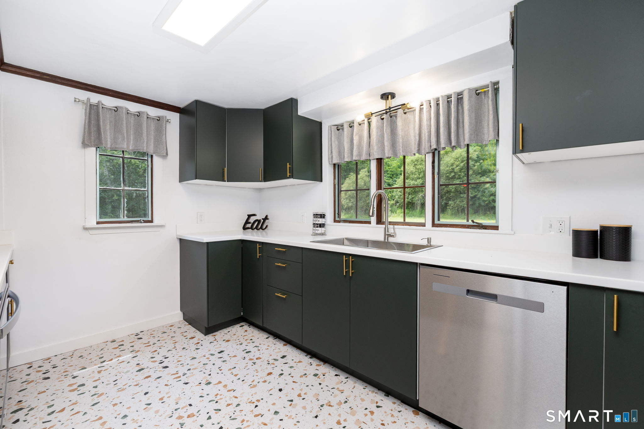 67 Bell Street Middletown, CT 06457 - Photo 7 of 37