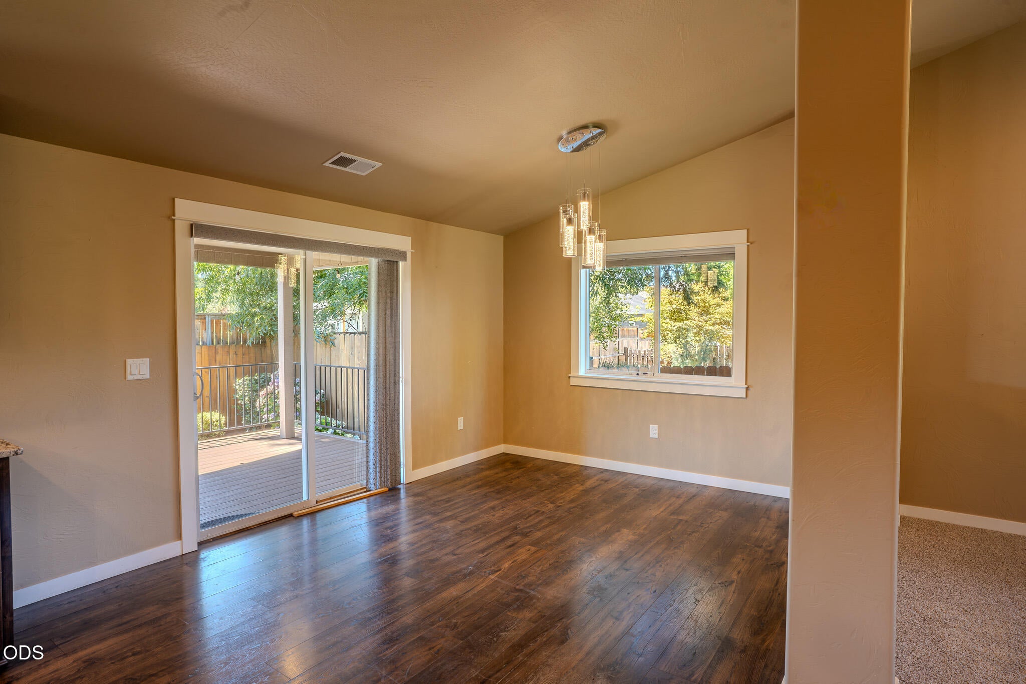 2196 Crestbrook Road Medford, OR 97504 - Photo 17 of 38