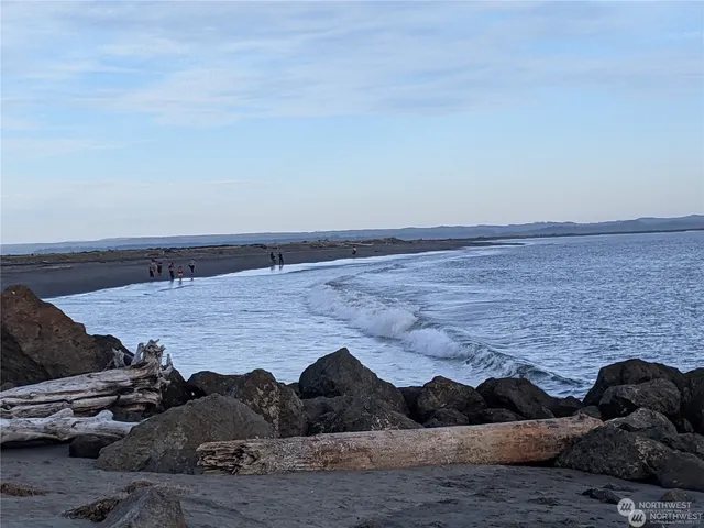 $332,000 | 262 Oyhut Bay Boulevard Southwest, Unit 106, Ocean Shores, WA 98569