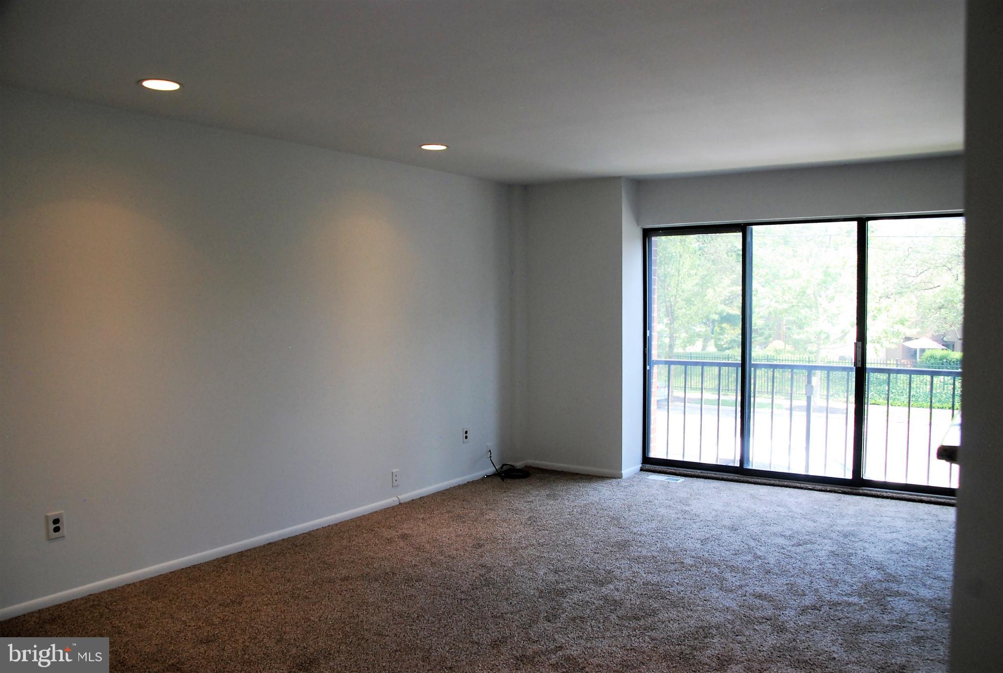 9534 State Rd., Unit A Philadelphia, PA 19114 - Photo 4 of 16 Livingroom