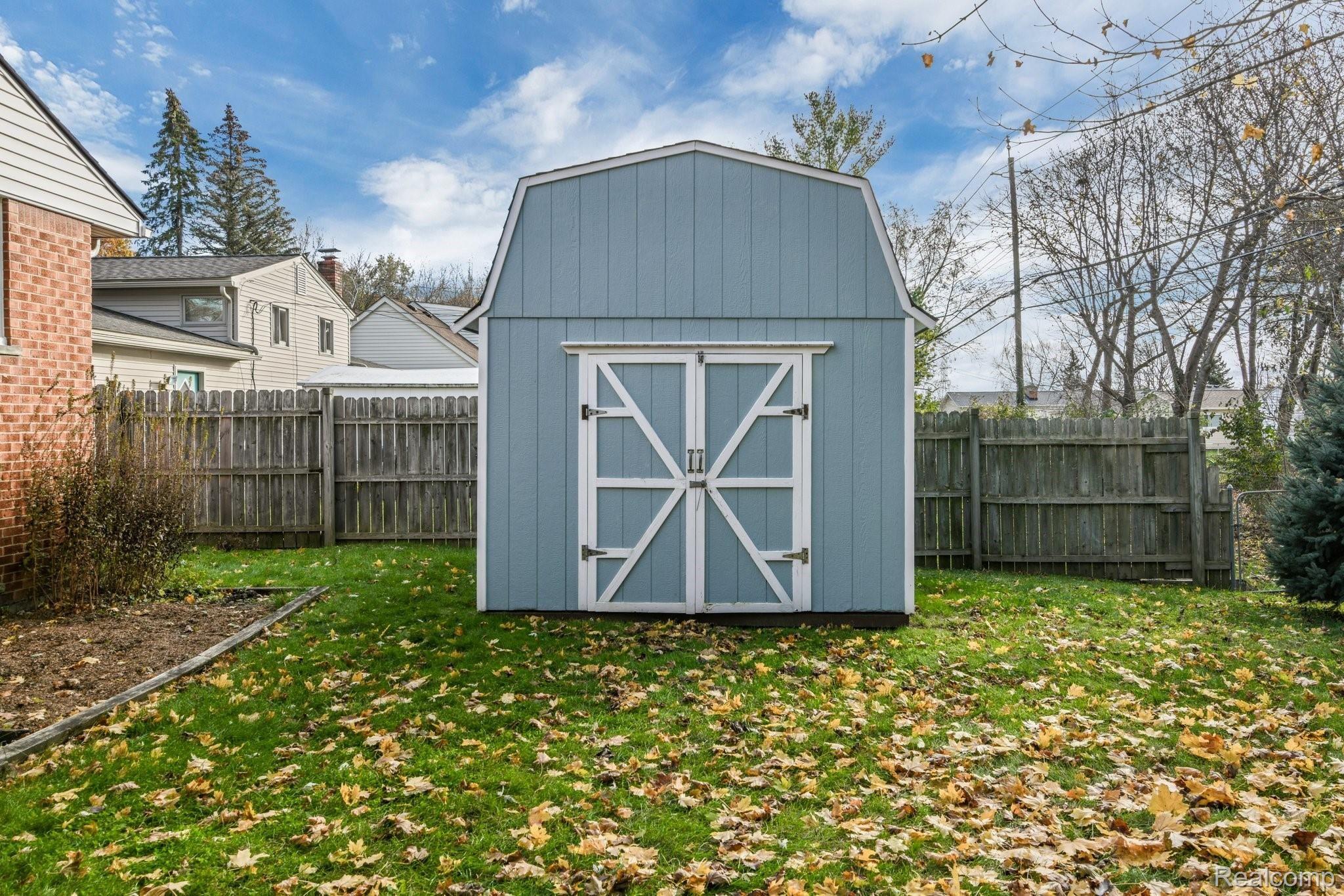 6049 Sunnydale Road Clarkston, MI 48346 - Photo 34 of 36 34-web-or-mls-6049 Sunndydale Rd - Independence Twp0033.jpg