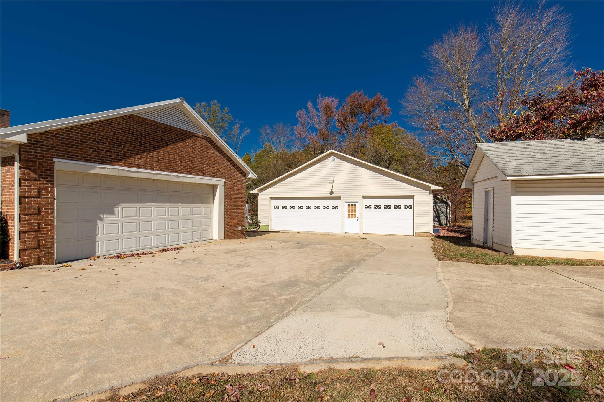 4336 McAllister Road Catawba, SC 29704 - Photo 33 of 47 a view of a garage
