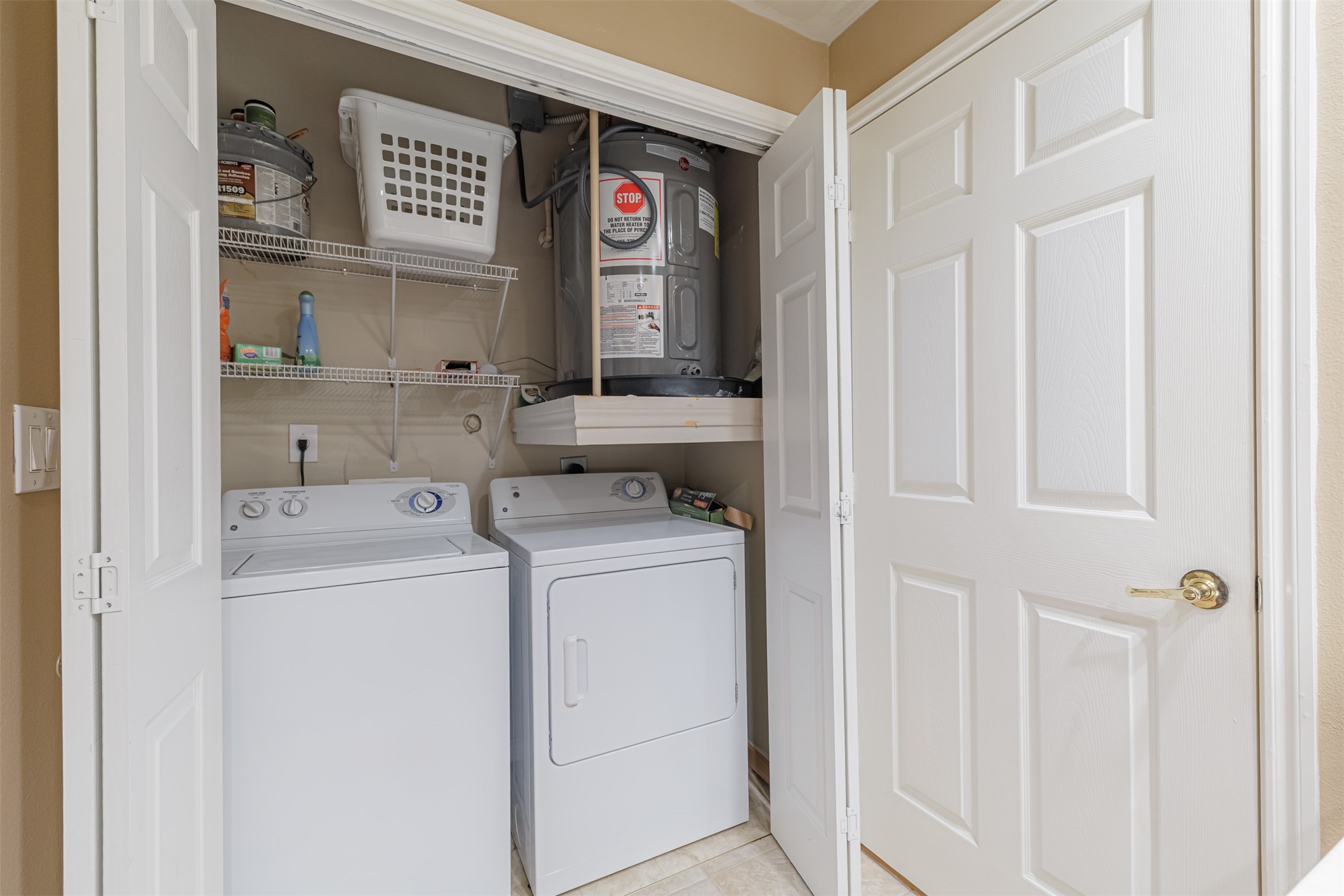 2400 McCue Road, Unit 348 Houston, TX 77056 - Photo 10 of 24 a utility room with dryer and washer