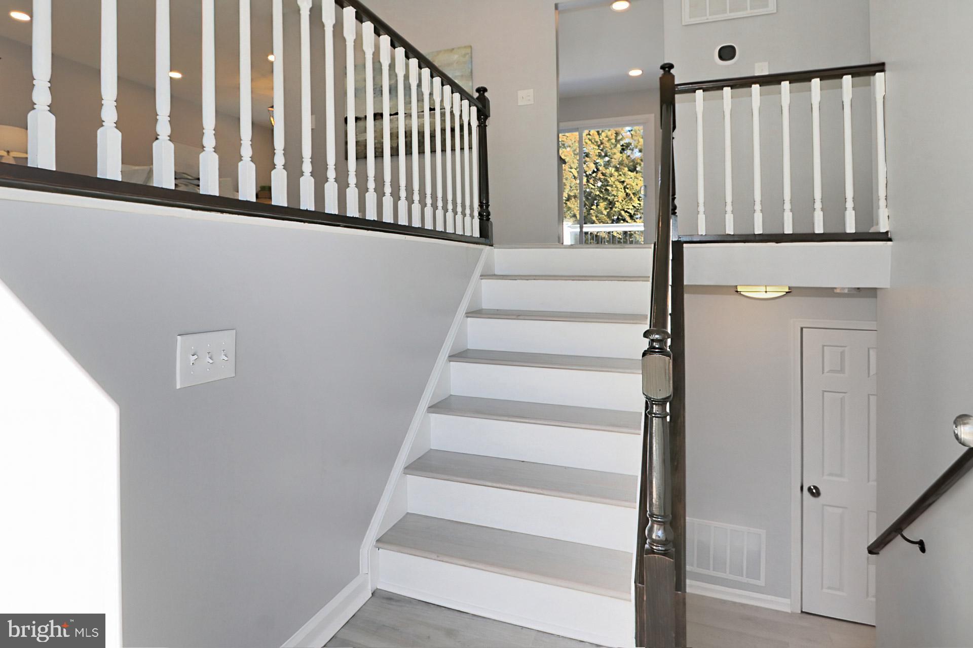 7007 Spur Road Springfield, VA 22153 - Photo 5 of 53 Foyer