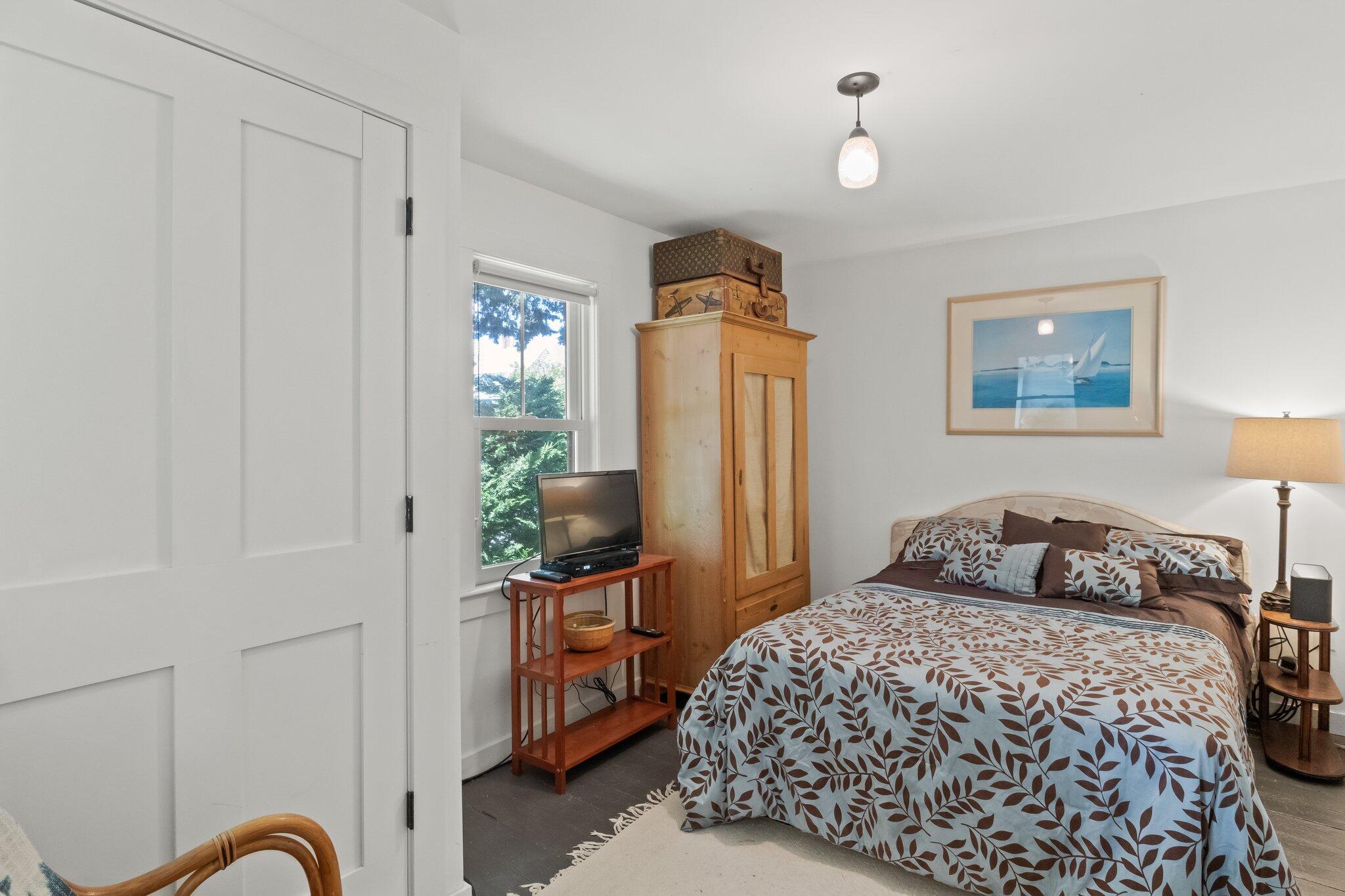 4 Pond Road, Unit B Truro, MA 02666 - Photo 24 of 40 a bedroom with a bed and a potted plant