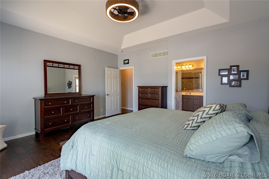 150 Cub Cove Point Camdenton, MO 65020 - Photo 23 of 89 Spacious suite on main level