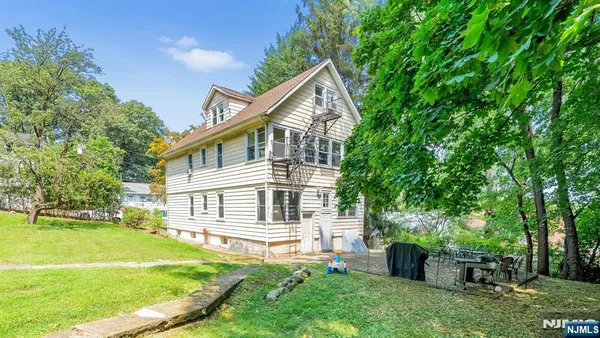 $2,600 | 68 Macfarlan Avenue, Unit FIRST, Hawthorne, NJ 07506