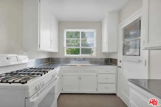 $2,200 | 4121 Santo Tomas Drive, Unit A, Los Angeles, CA 90008