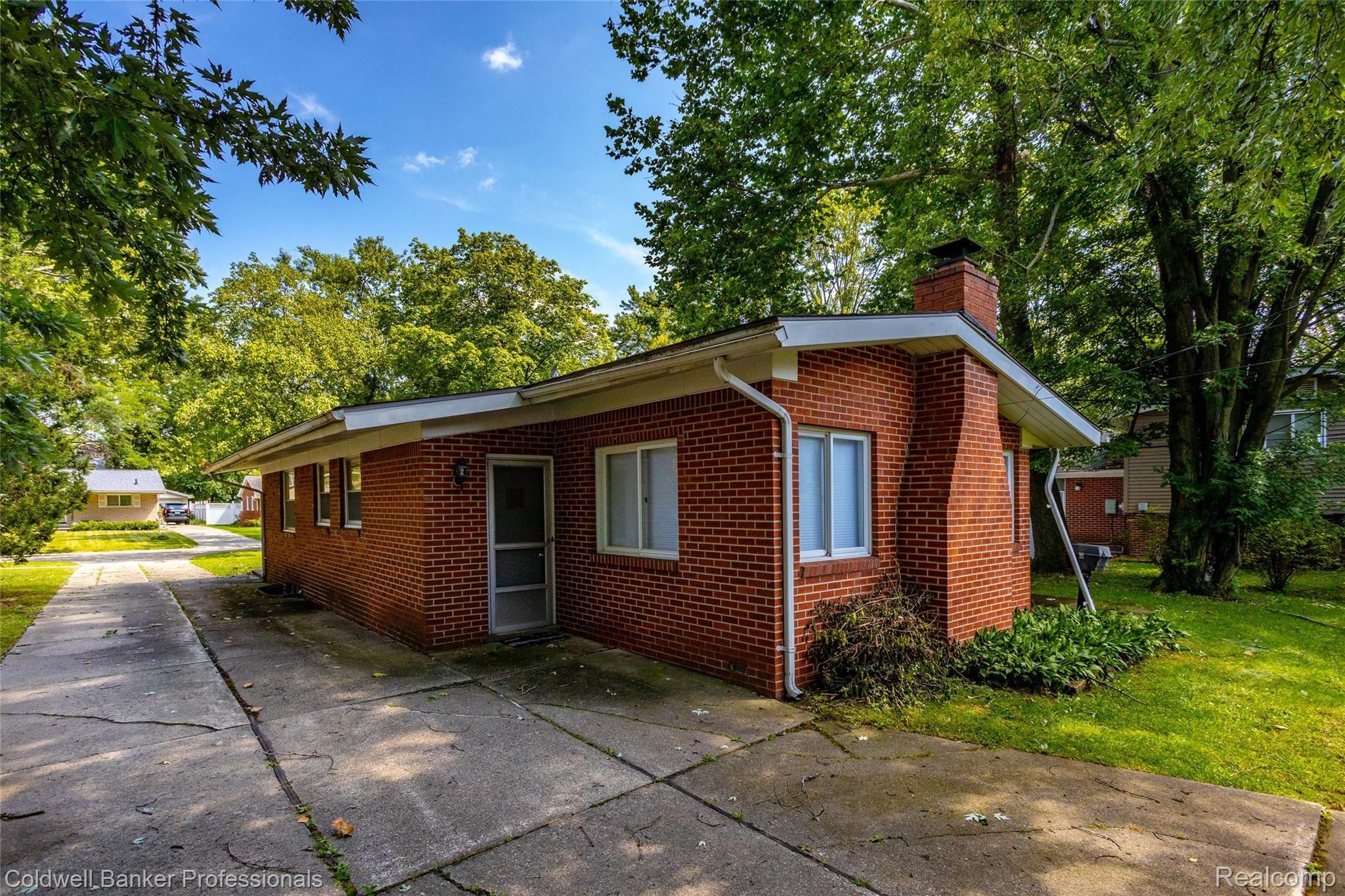 29739 Fall River Road Southfield, MI 48076 - Photo 27 of 34 29739 Fall River L005.jpg