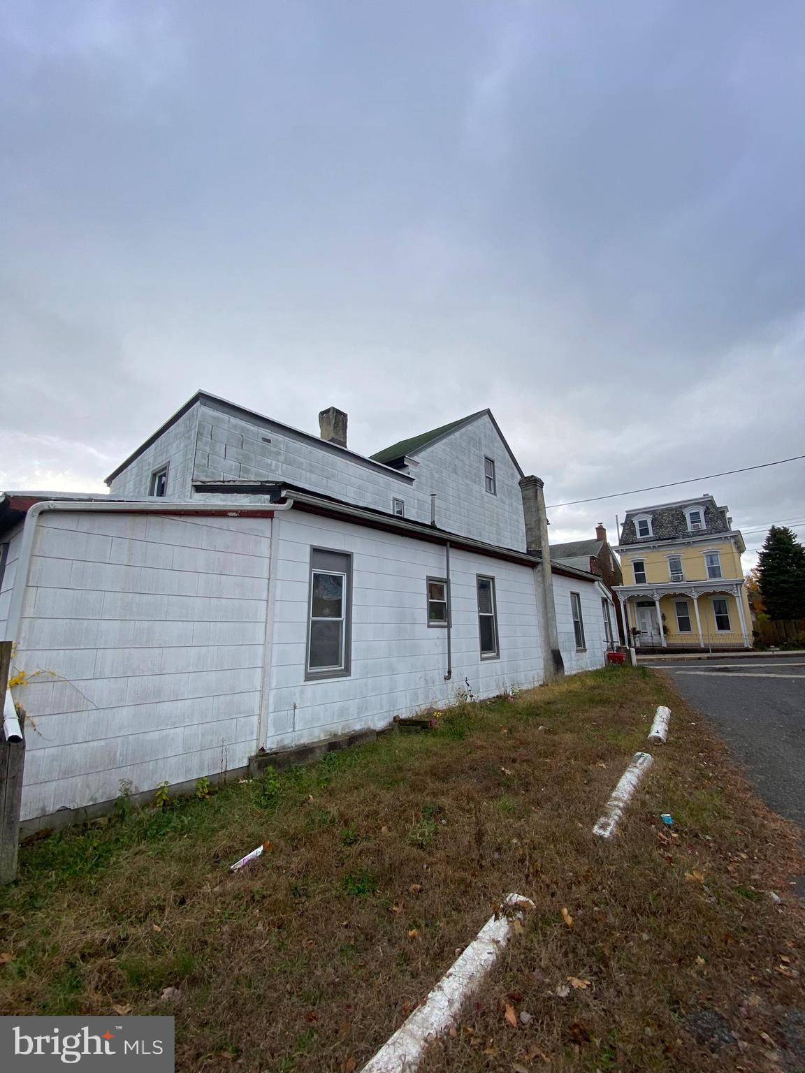 64 South Evans Street Pottstown, PA 19464 - Photo 4 of 31 a backyard of a house with lots of green space