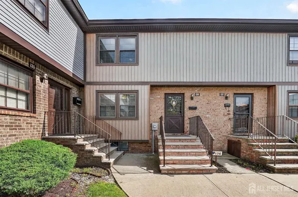 $435,000 | 136 Highview Drive, Woodbridge, NJ 07095