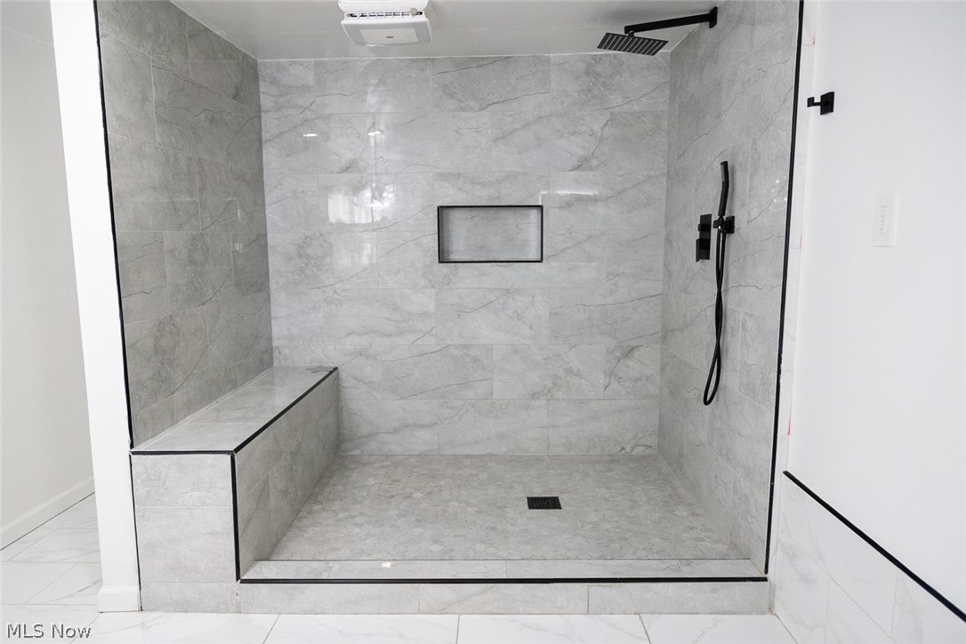 2915 North Road Warren, OH 44483 - Photo 24 of 32 large walk-in shower