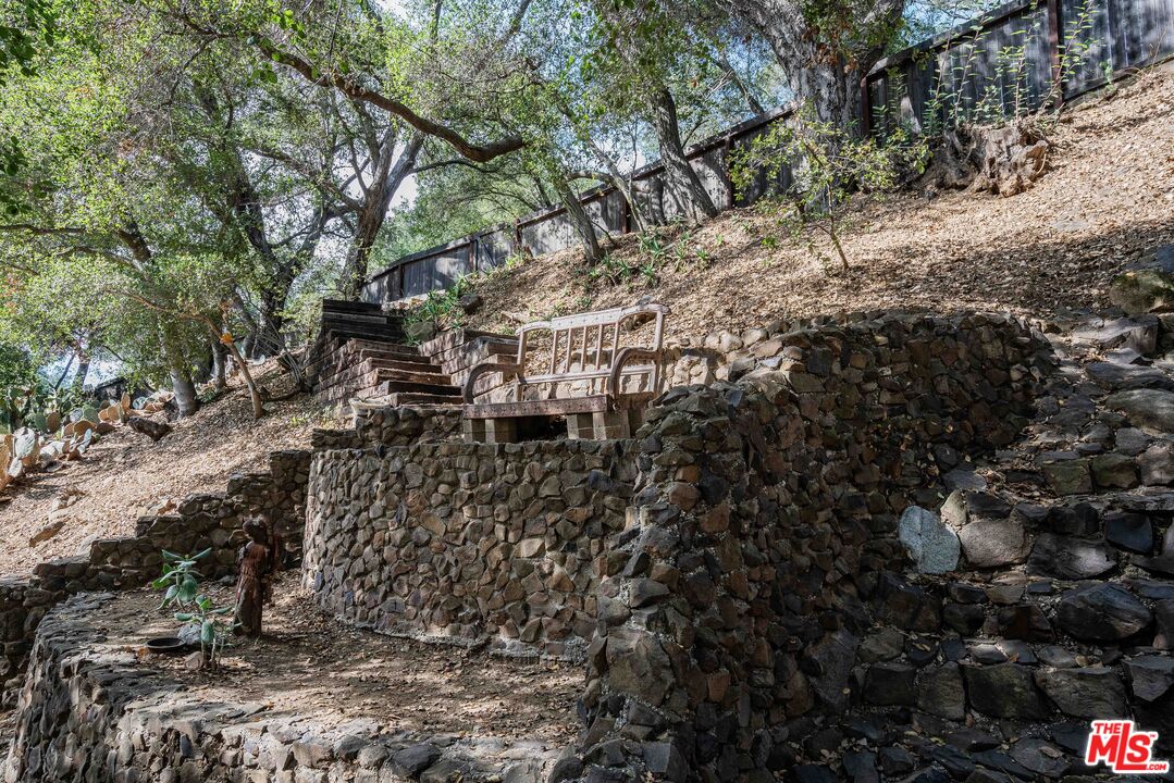21330 Encina Road Topanga, CA 90290 - Photo 25 of 30 Gallery Image 25