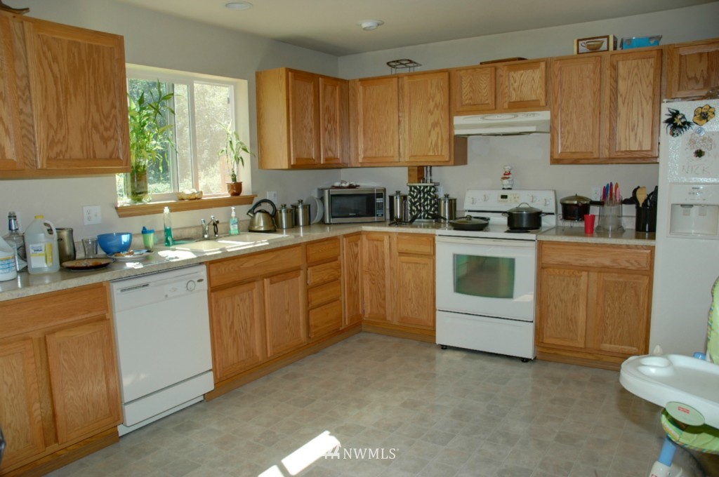 14555 Southeast 154th Street Renton, WA 98058 - Photo 3 of 9