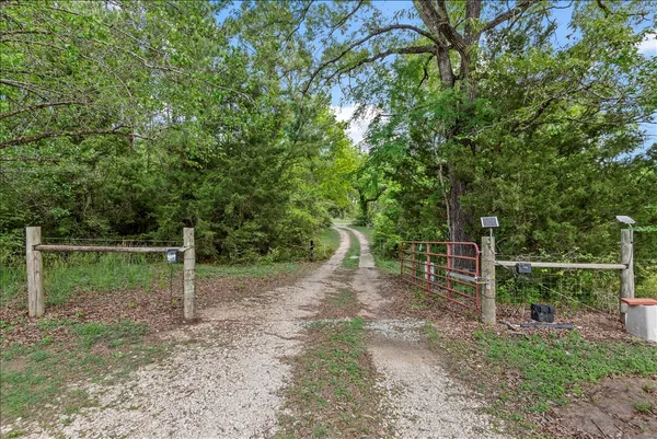 $625,000 | 8172 County Road 208, Navasota, TX 77868