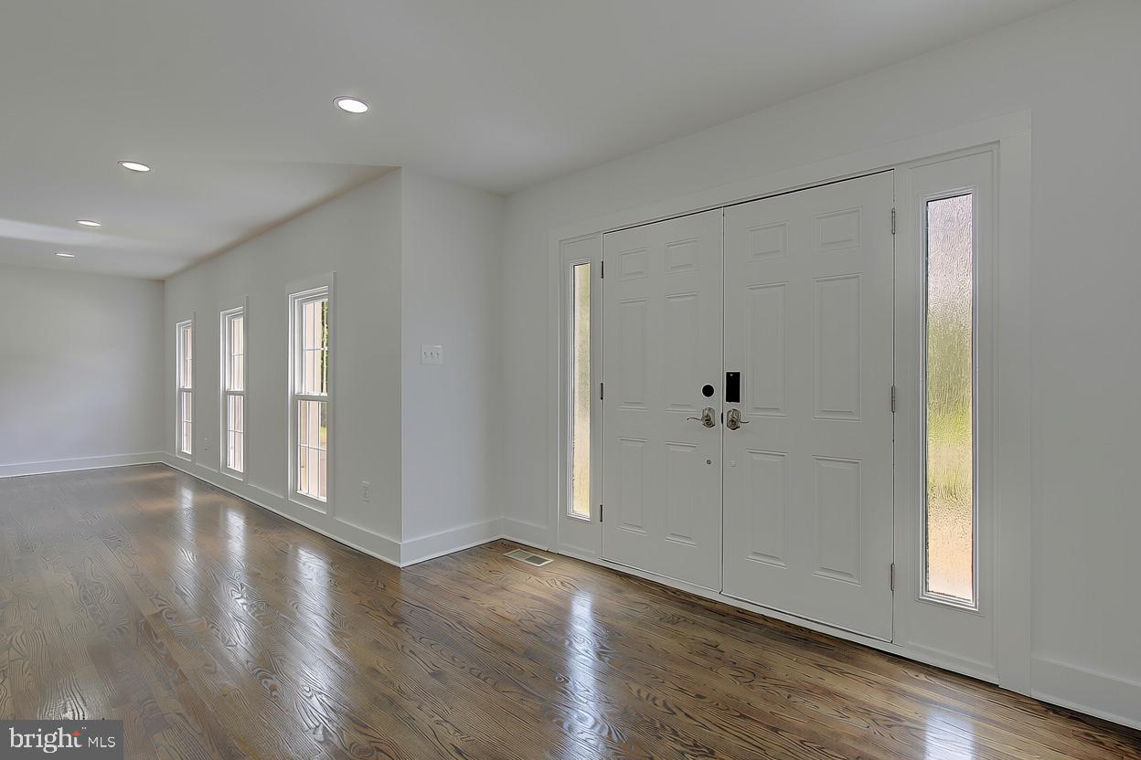 1107 Swan Creek Road Fort Washington, MD 20744 - Photo 10 of 72 Bright entryway with natural light.