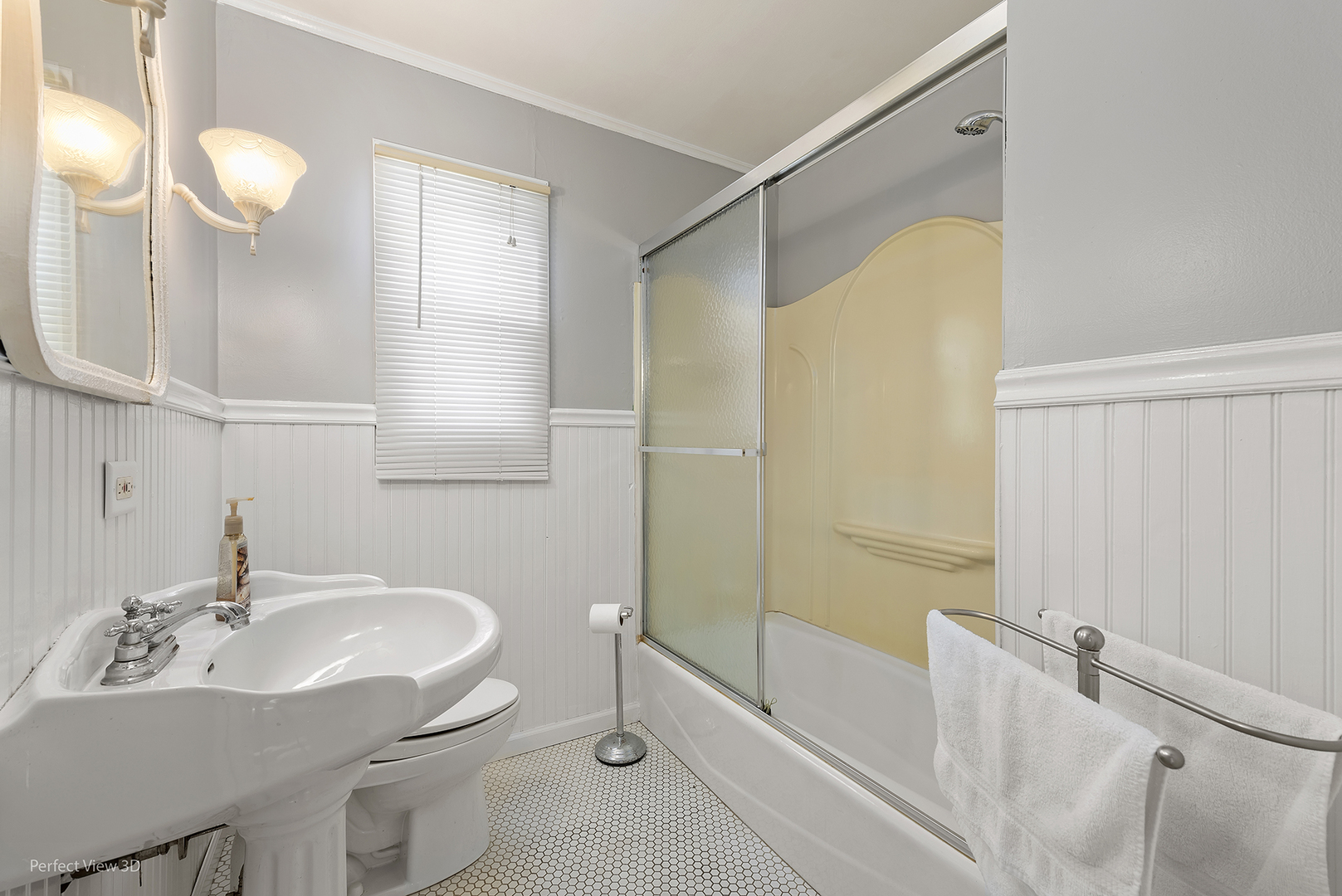 603 West Rand Road Mount Prospect, IL 60056 - Photo 8 of 20 a bathroom with a sink mirror and a bathtub