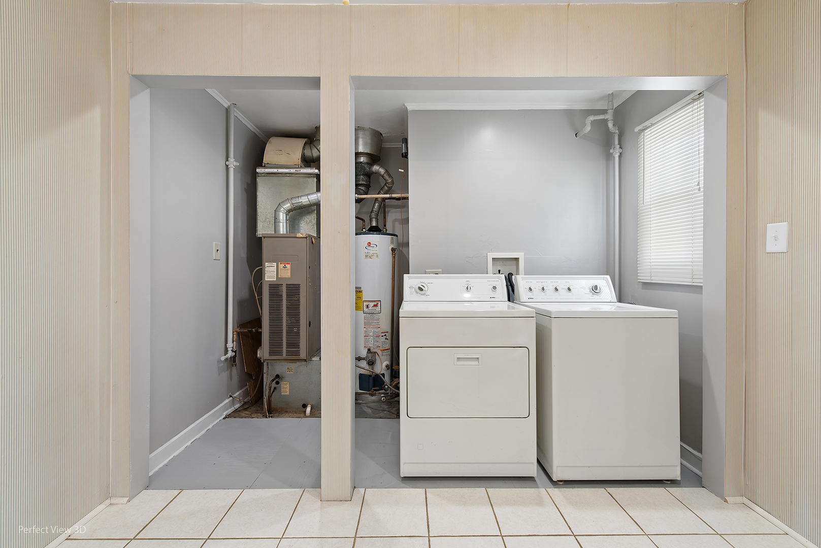 603 West Rand Road Mount Prospect, IL 60056 - Photo 10 of 20 a utility room with closet dryer and washer