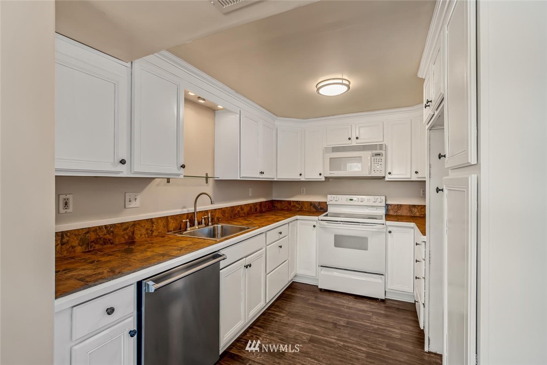 3104 Southwest 97th Street Seattle, WA 98126 - Photo 12 of 18 Gallery Image 12