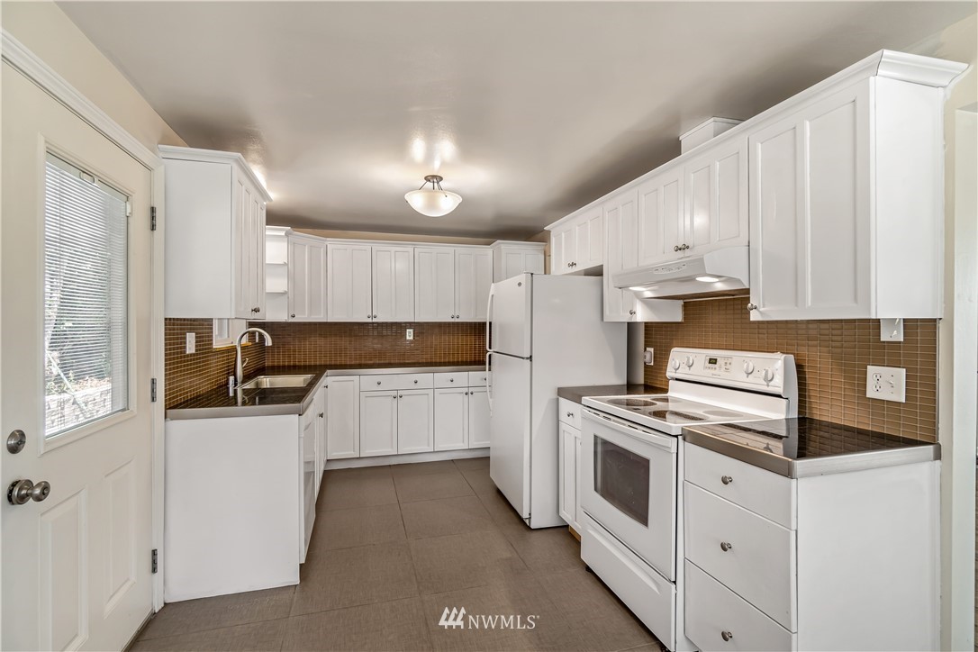 3104 Southwest 97th Street Seattle, WA 98126 - Photo 5 of 18 Gallery Image 5