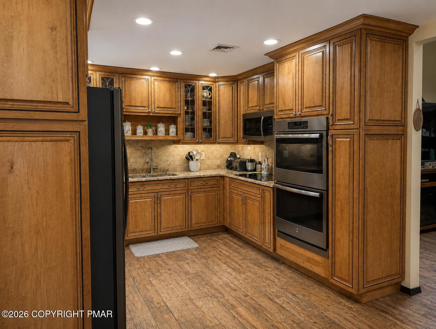 215 Maple Ridge Drive Hawley, PA 18428 - Photo 8 of 27 8 Kitchen Right