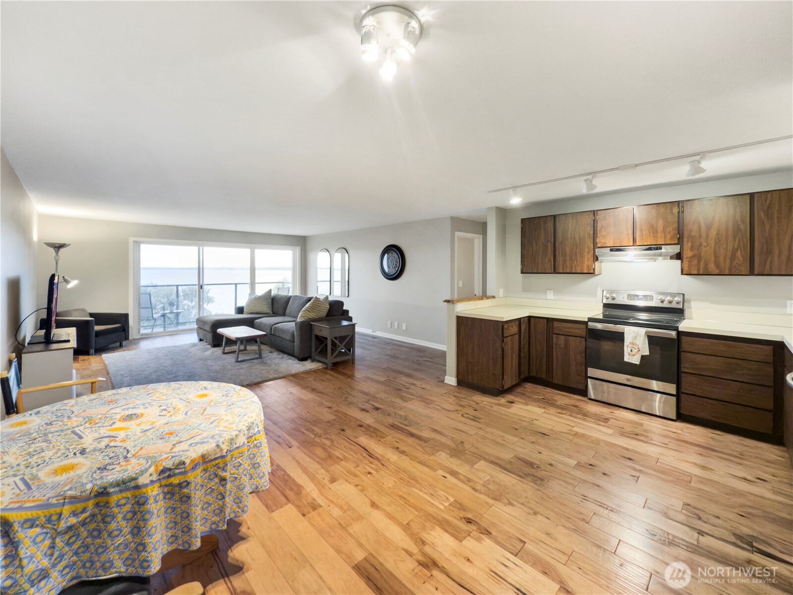 444 South State Street, Unit 307 Bellingham, WA 98225 - Photo 10 of 34 a living room with furniture and kitchen view