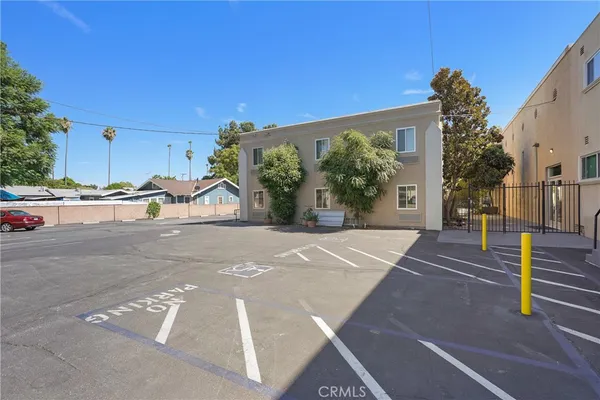 $3,690 | 14335 Hamlin Street, Van Nuys, CA 91401