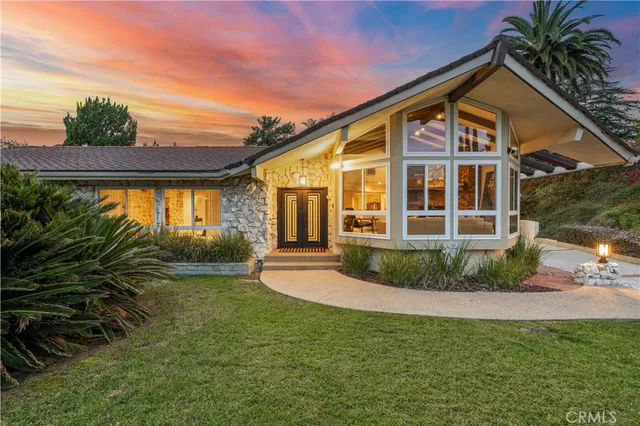 a view of a house with a yard
