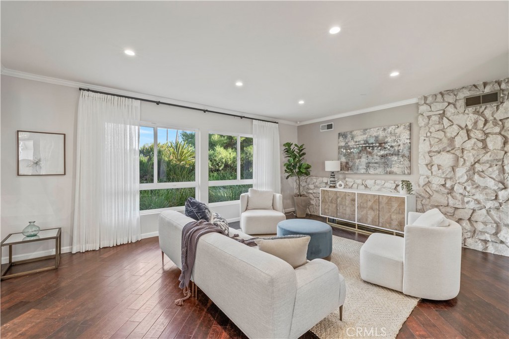 16711 Knollwood Drive Granada Hills, CA 91344 - Photo 12 of 47