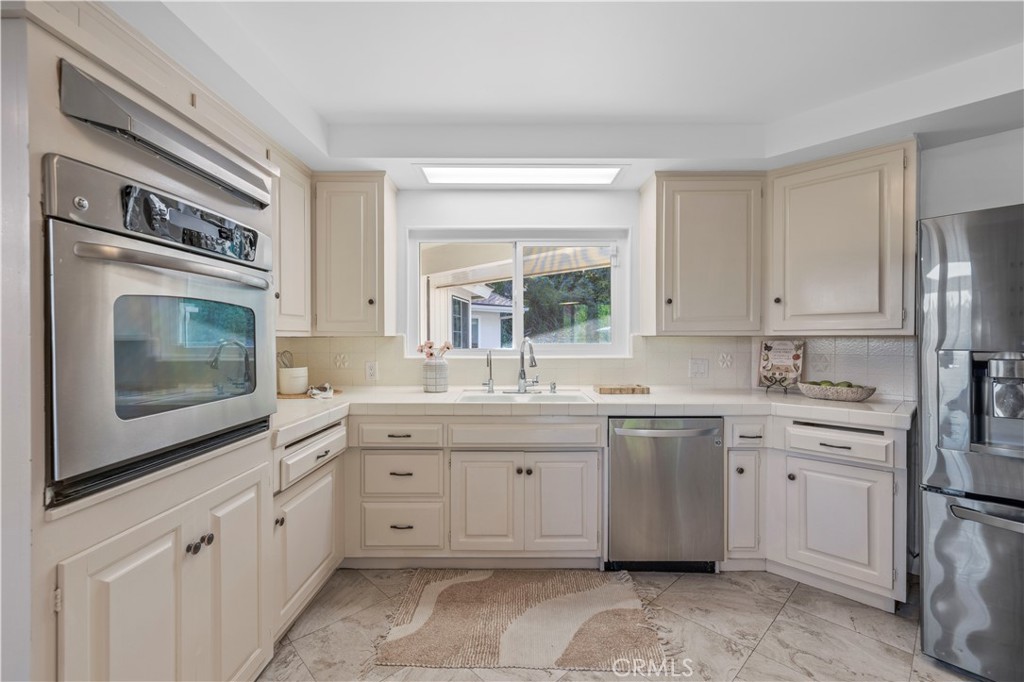 16711 Knollwood Drive Granada Hills, CA 91344 - Photo 17 of 47