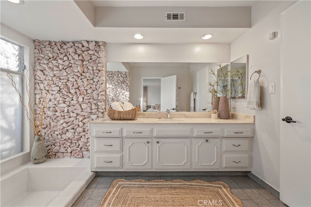 16711 Knollwood Drive Granada Hills, CA 91344 - Photo 25 of 47