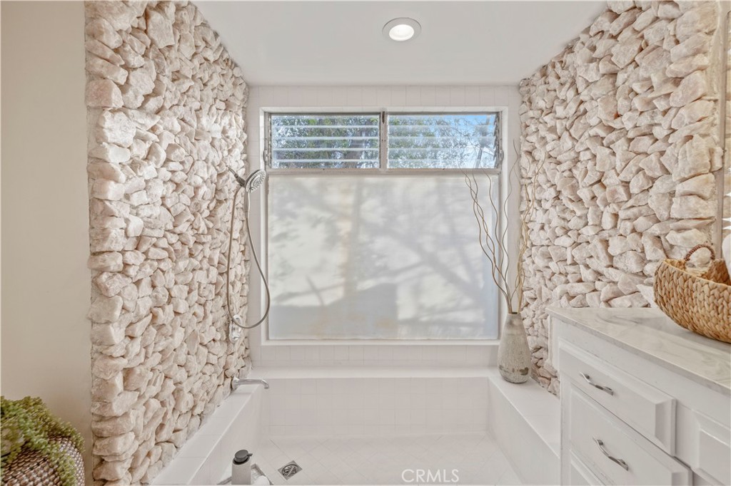 16711 Knollwood Drive Granada Hills, CA 91344 - Photo 26 of 47