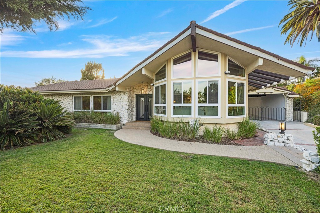 16711 Knollwood Drive Granada Hills, CA 91344 - Photo 4 of 47