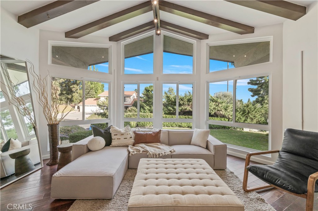 16711 Knollwood Drive Granada Hills, CA 91344 - Photo 5 of 47